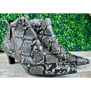 SEVEN DIALS Coralie Bootie Women’s 8.5 Snake Print Charcoal Zip Kitten Heel Chic